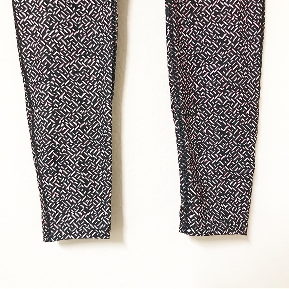 Gap Fit Patterned 7/8 Leggings | Size Medium - Picture 3 of 7